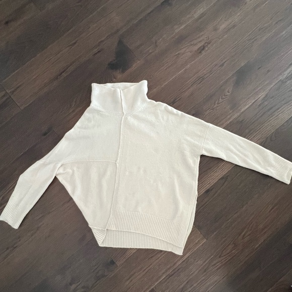 Asymmetrical Sweater - Picture 1 of 10